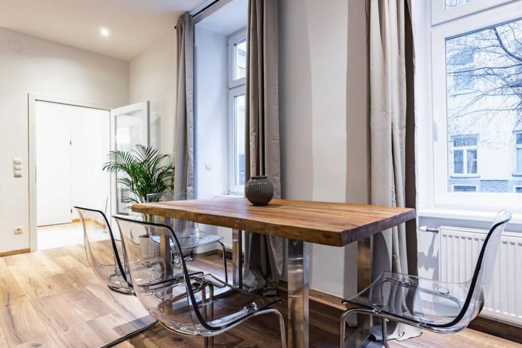 Modern Apartment Next To Subway Station Vienna Esterno foto