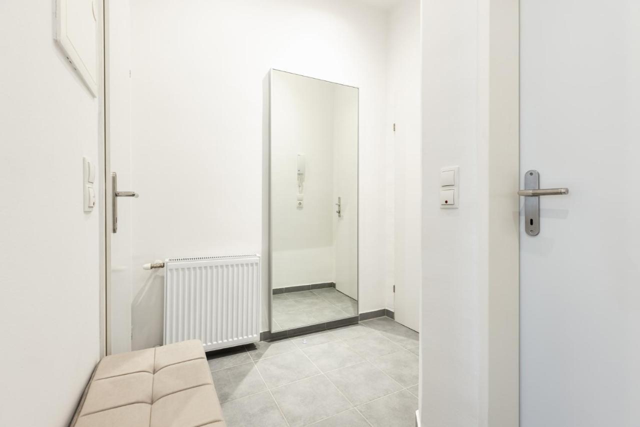 Modern Apartment Next To Subway Station Vienna Esterno foto